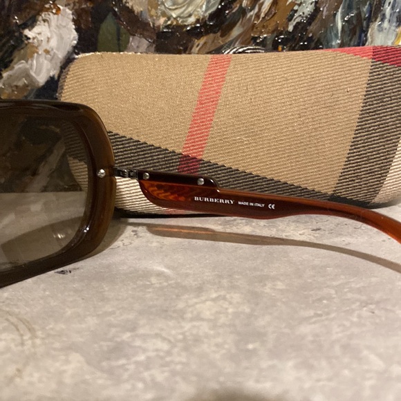 Burberry Sunglasses with Case - Picture 4 of 9